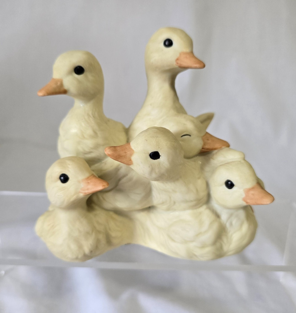 Vintage Homco 1988 Baby Ducks Ducklings Figurine Masterpiece Porcelain